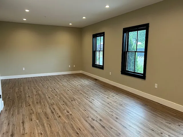 2 bed, 1200 sqft, $2,400 — Photo 2