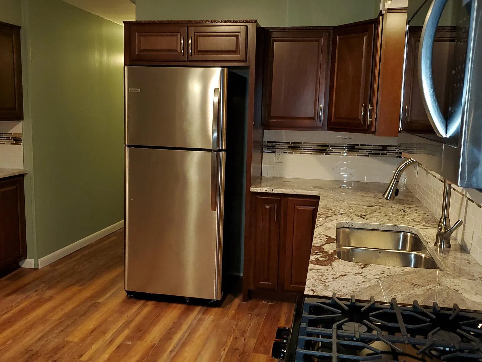 2 bed, 1000 sqft, $1,350 — Photo 3