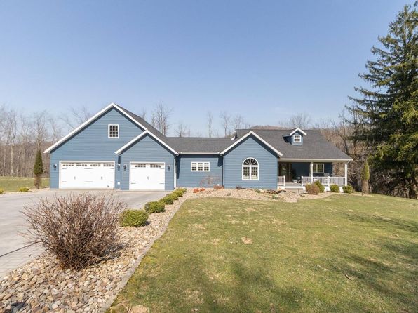 345 Krystal Lee Peterson Dr, Shinnston, WV 26431