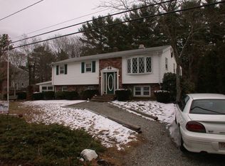 11 Agawam Beach Rd, Wareham, MA 02571