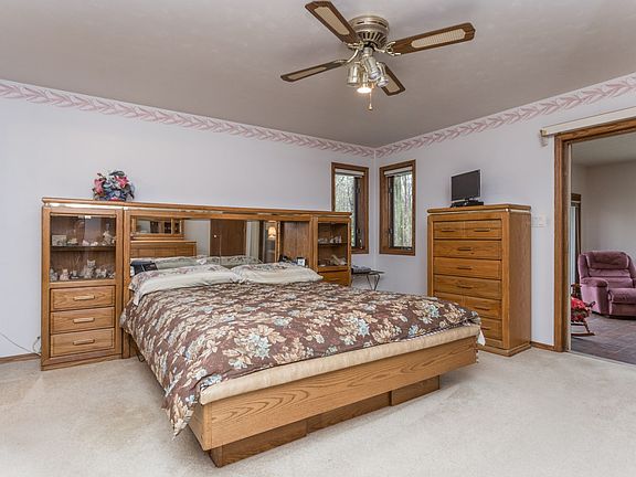 4th image of 3255 Pioneer Dr