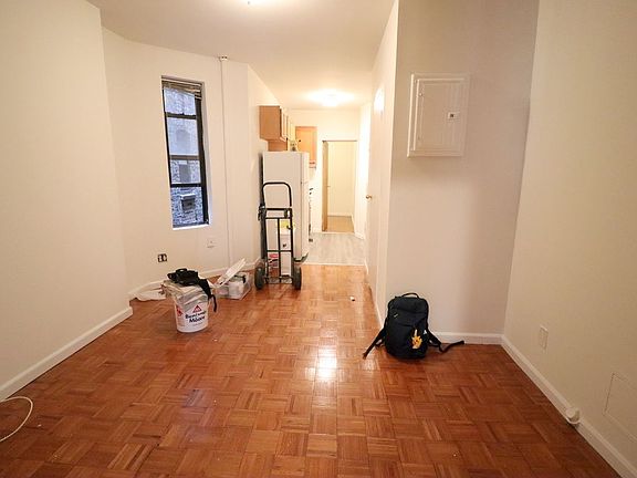 5th image of 515 W 48th St APT 3FW