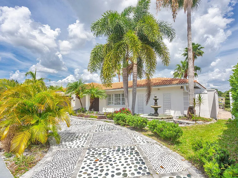 3911 Americana Dr — Photo 27
