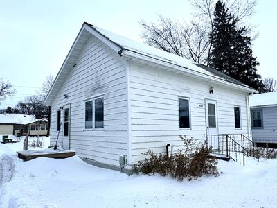 402 2nd Ave SE, Roseau, MN, 56751