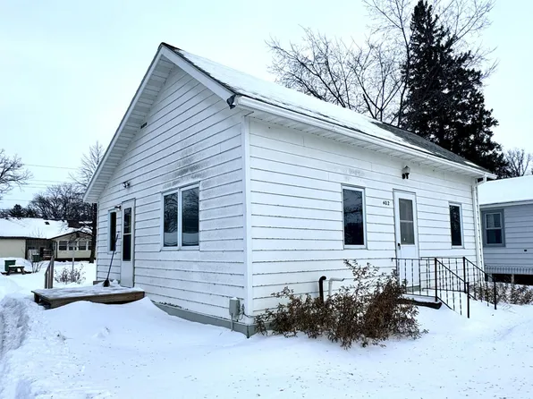 402 2nd Ave SE, Roseau, MN 56751