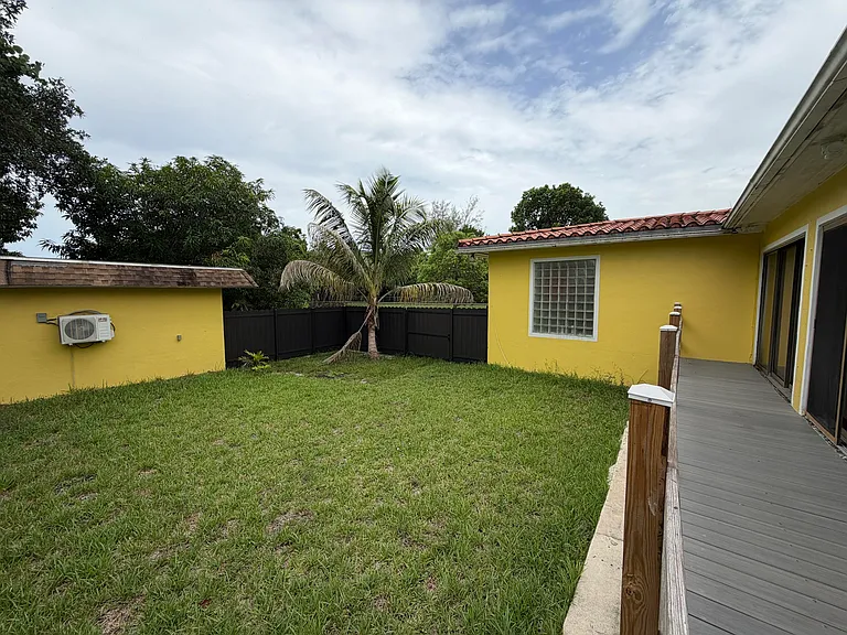 14131 NW 3rd Ave #A — Photo 25