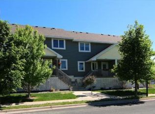 2942 Clover Ridge Dr, Chaska, MN 55318