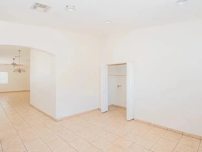 5009 S Park Ave #1 — Photo 5
