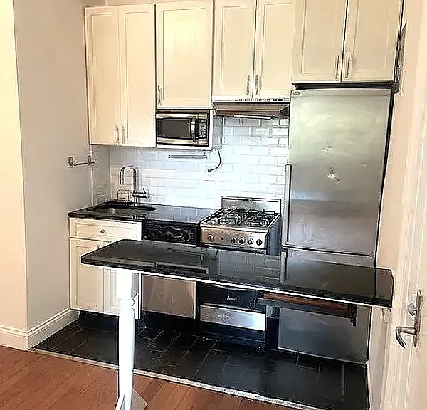 19 W 8th St #5 — Photo 1