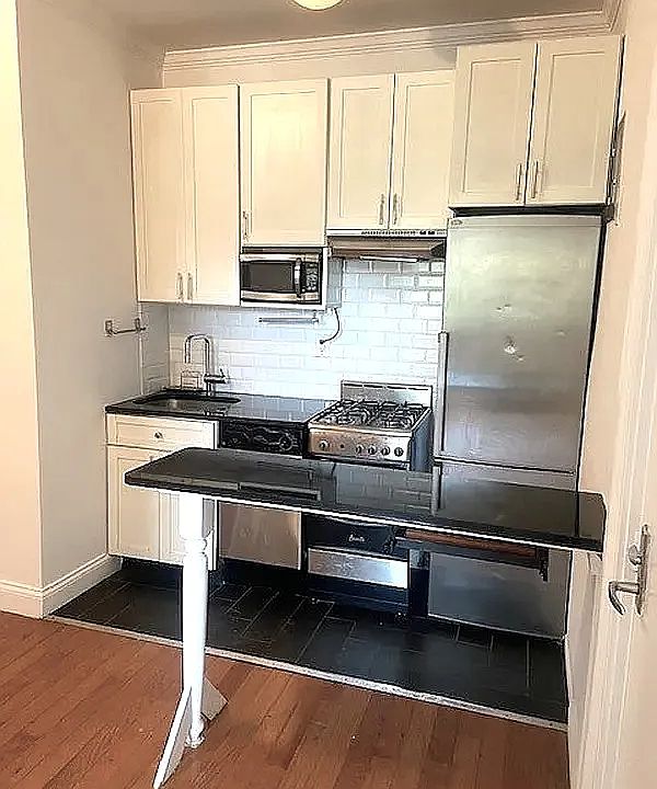1st image of 19 W 8th St APT 5