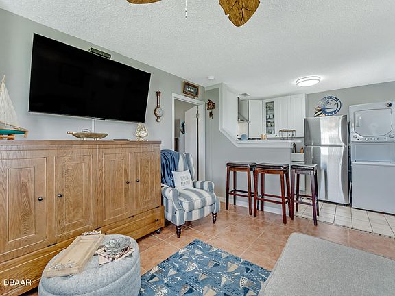4th image of 8 Oriole Cir APT A