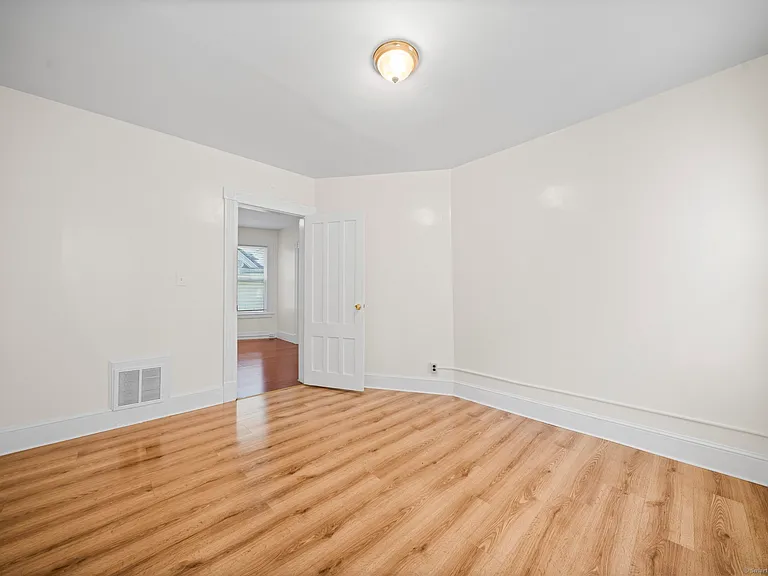 215 Woodlawn Ter #2 — Photo 7