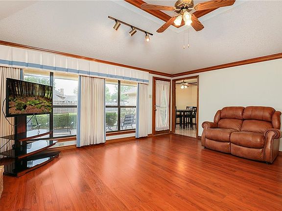 5th image of 1014 Huntington Dr