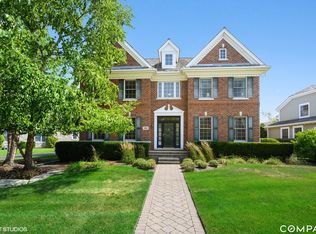 1699 Saratoga Ln, Glenview, IL 60026