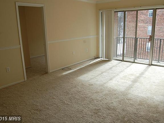 3rd image of 868 College Pkwy #10