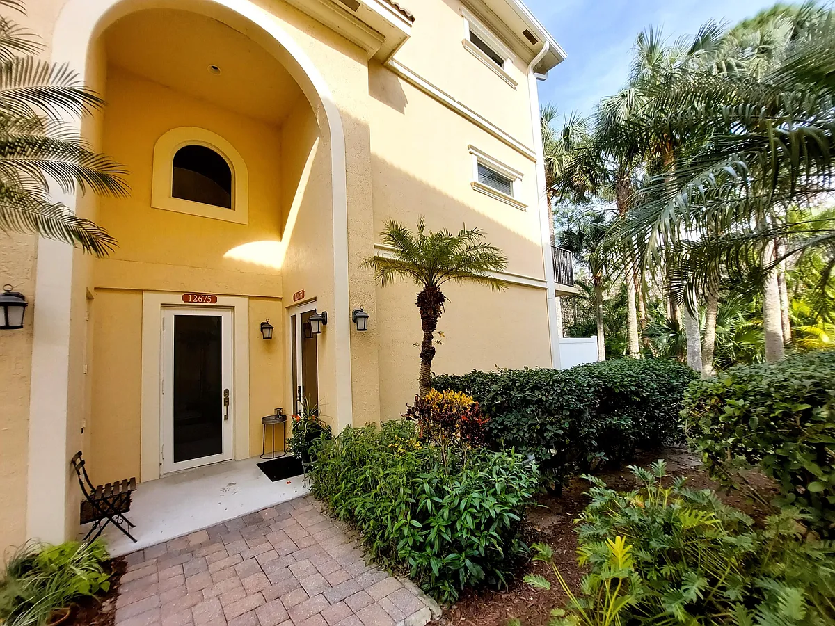 Building Photo - 12675 SE Old Cypress Dr #903