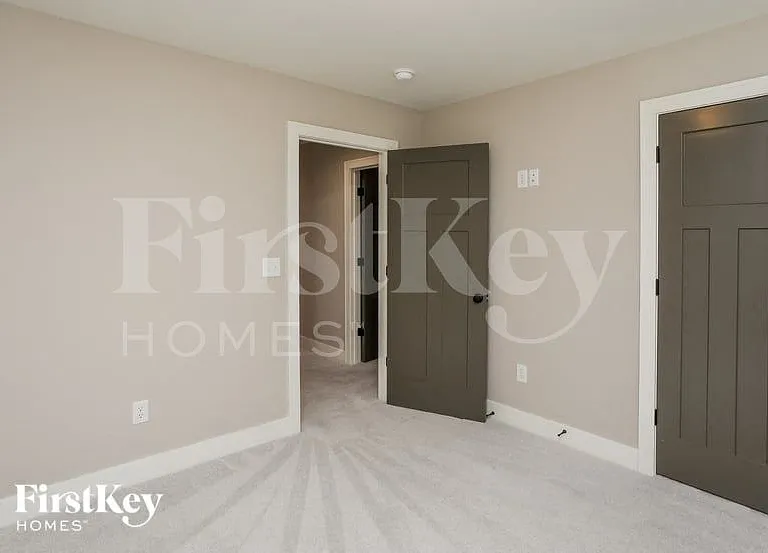 2217 NE Janessa Dr — Photo 10