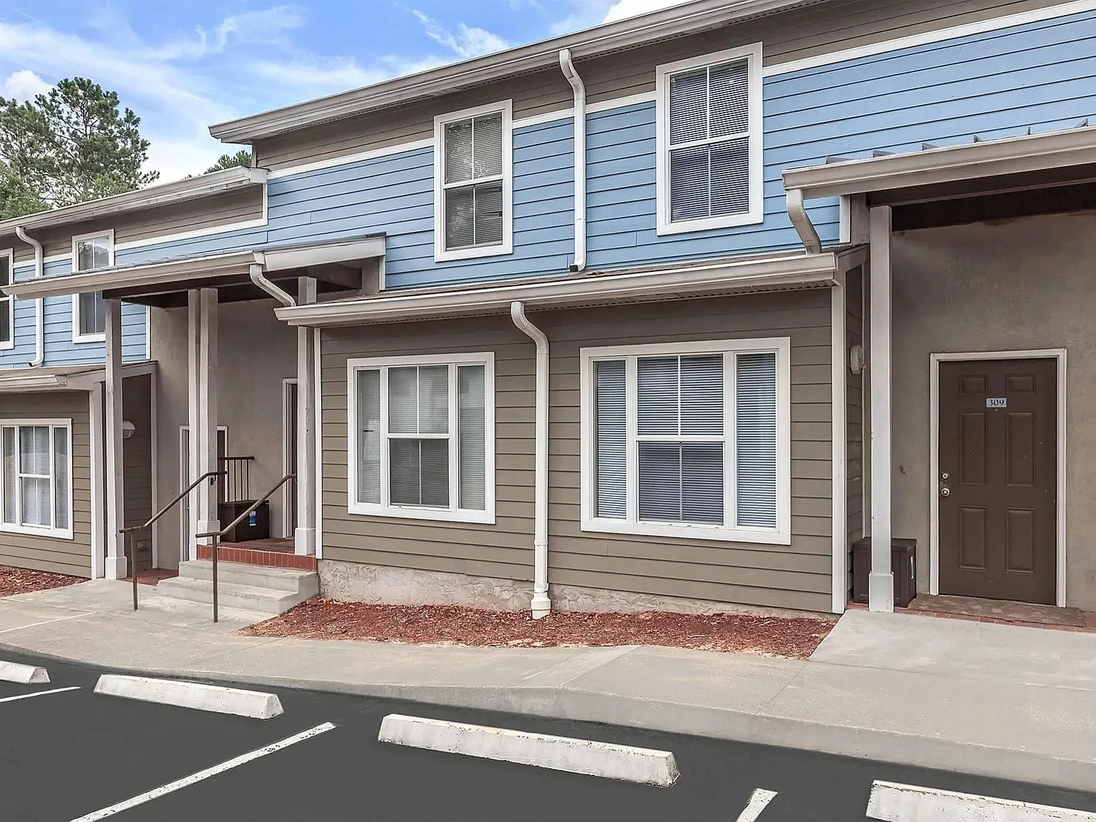 Rolling Hills Apartments — Photo 3