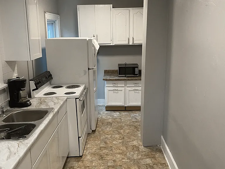 320 E College Ave — Photo 8
