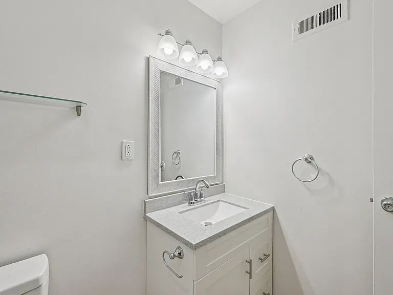 Somerford Square Apartments — Photo 6