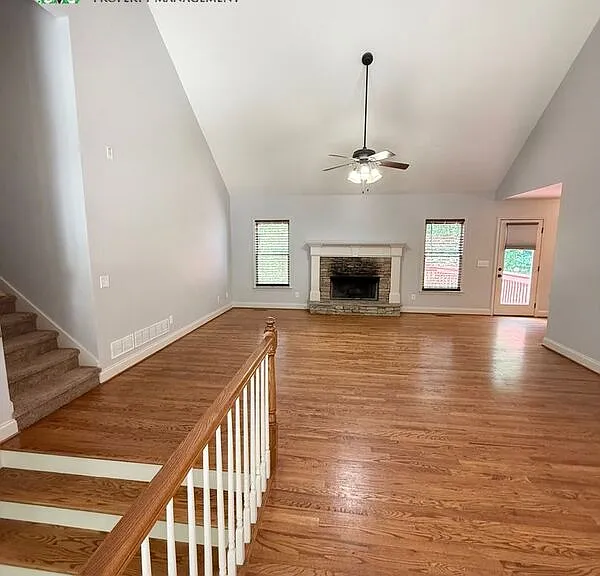 102 Oak Ridge Trl SE — Photo 8