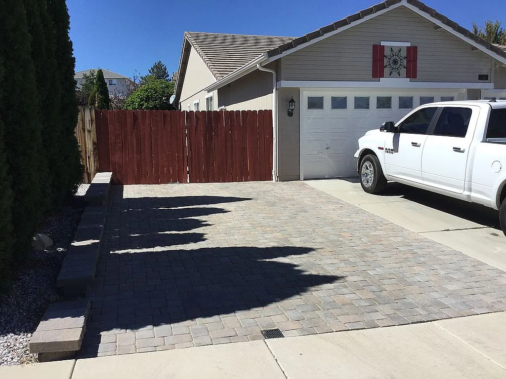 401 Solitude Ct photo 1