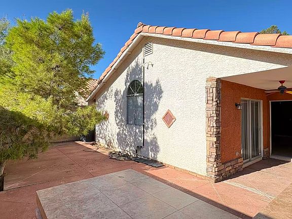 4th image of 42 Quiet Desert Ln