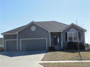 151 Cherry Hills Cir, Gardner, KS 66030