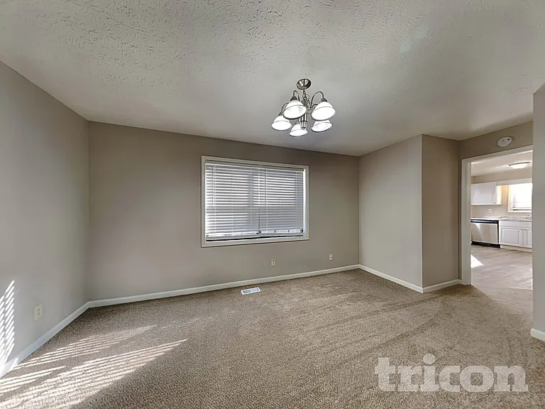 1147 Reading Dr NW — Photo 5