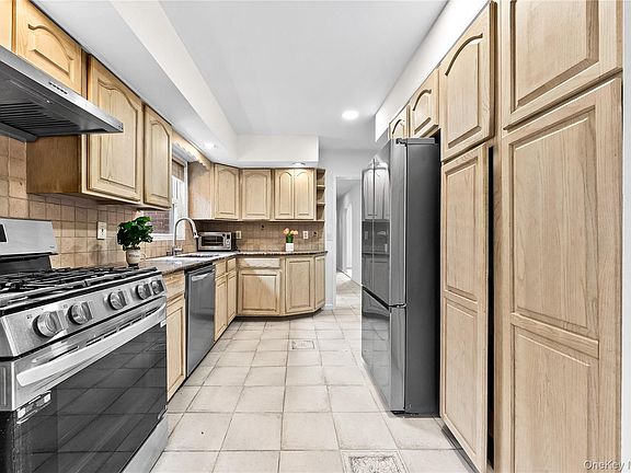 3rd image of 219-01 82nd Avenue