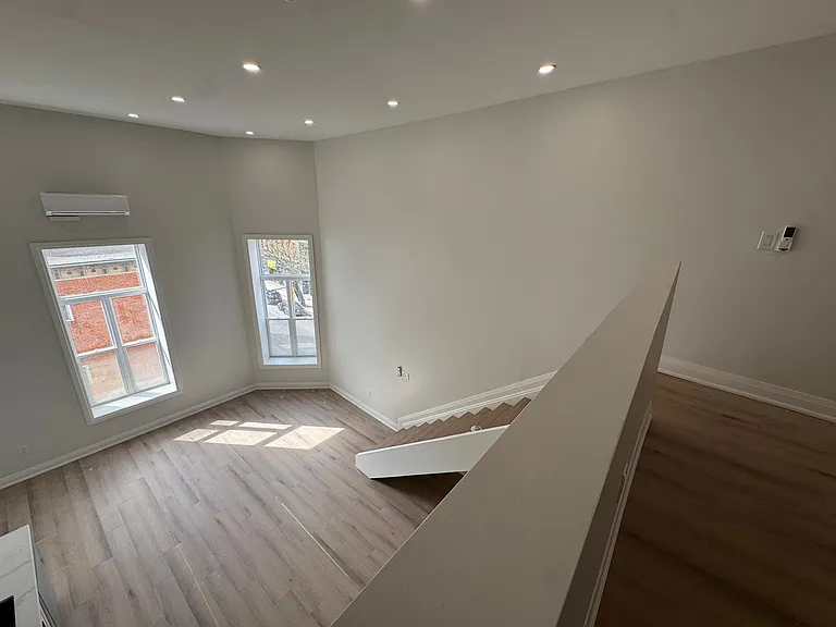208 King St E — Photo 9