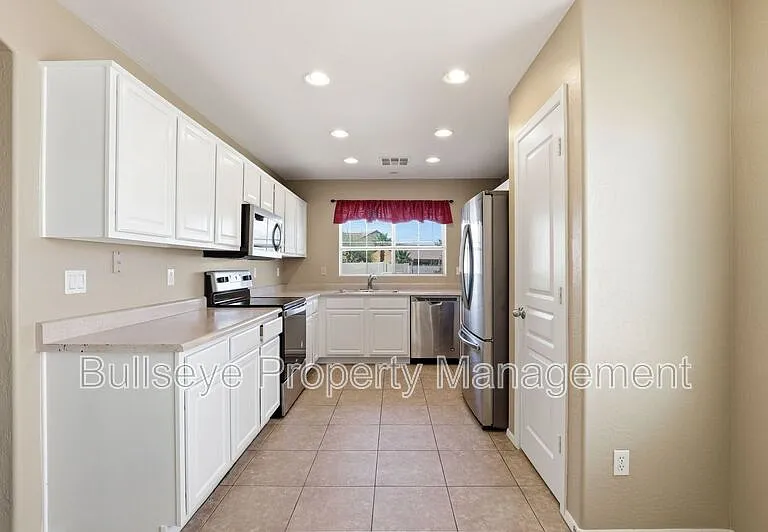 21069 N Jocelyn Ln — Photo 11
