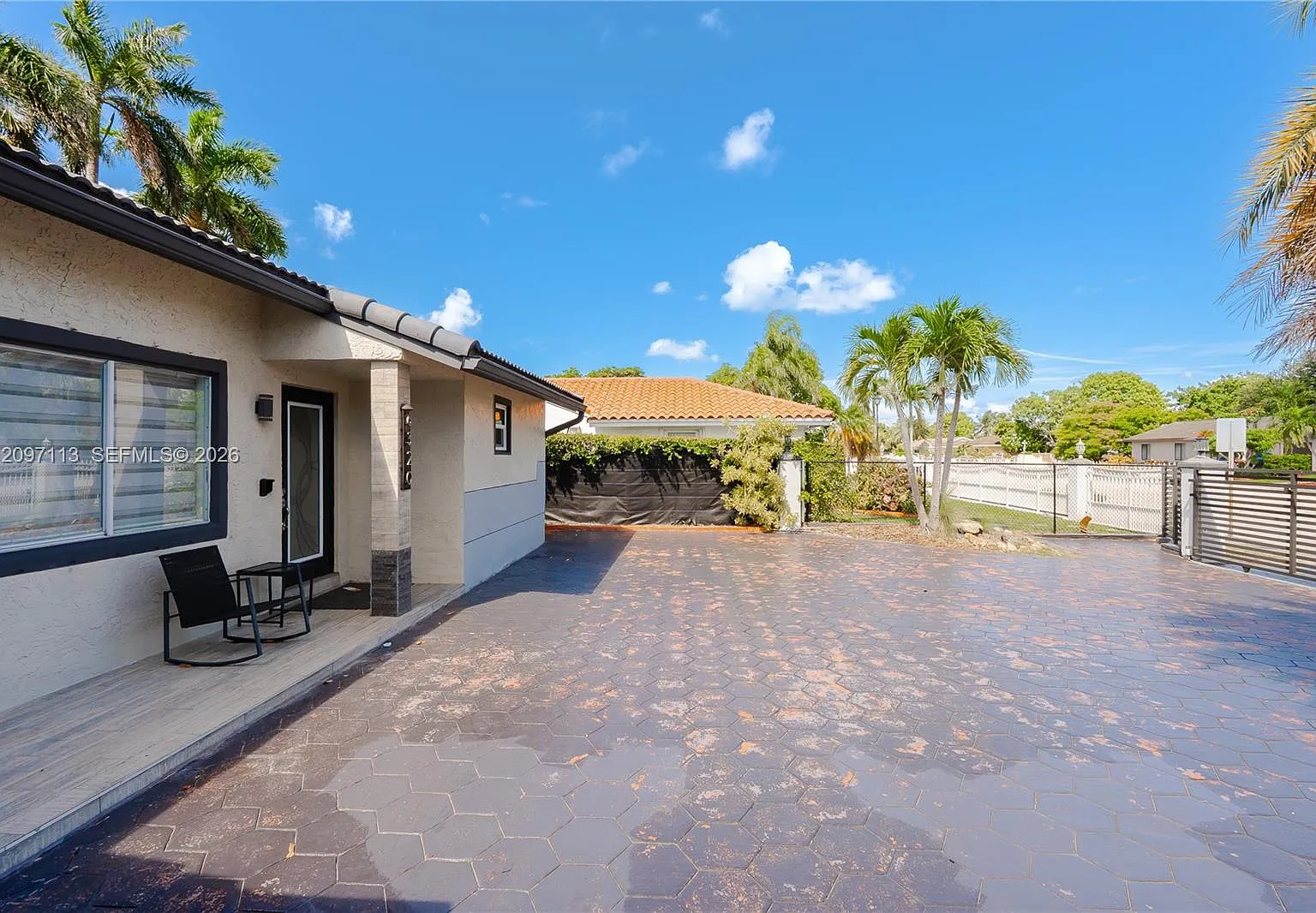 Country Lake Manors — Photo 4