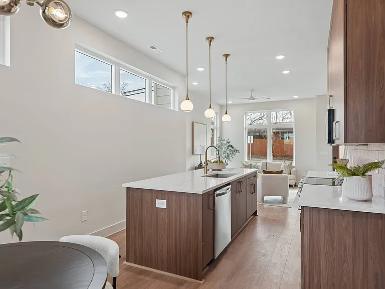 3916 Delaware Ave — Photo 11