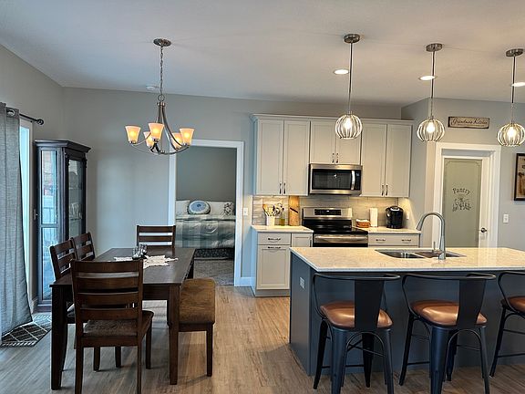 3rd image of 2 S Stephens St