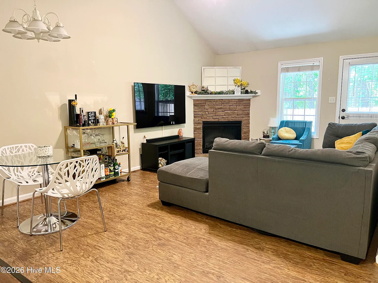 3 bed, 2.0 bath, 1377 sqft, $1,475 — Photo 4