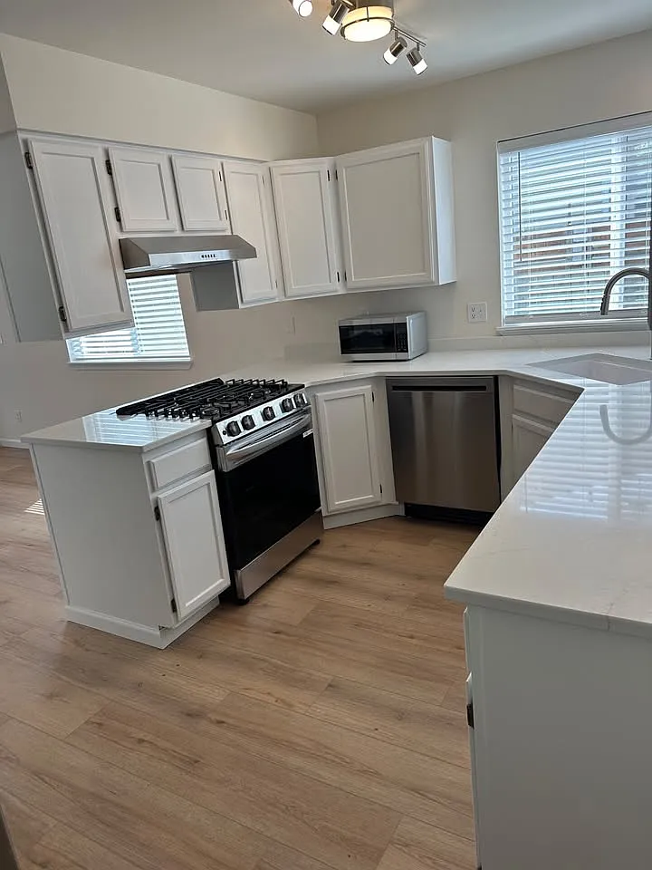 2 bed, 1169 sqft, $2,150 — Photo 4