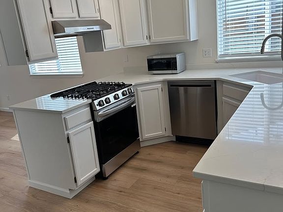 4th image of 3163 N 10th St