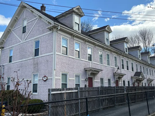 68 Elm St, Marlborough, MA 01752