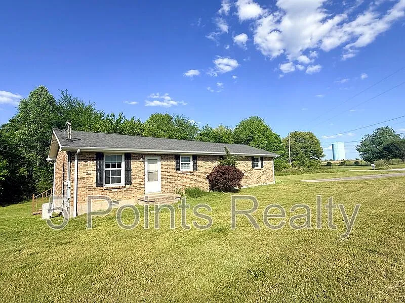 2 bed, 1.0 bath, 700 sqft, $1,395 — Photo 2