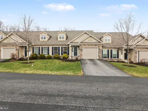247 Aldenwood Dr, Carlisle, PA 17015