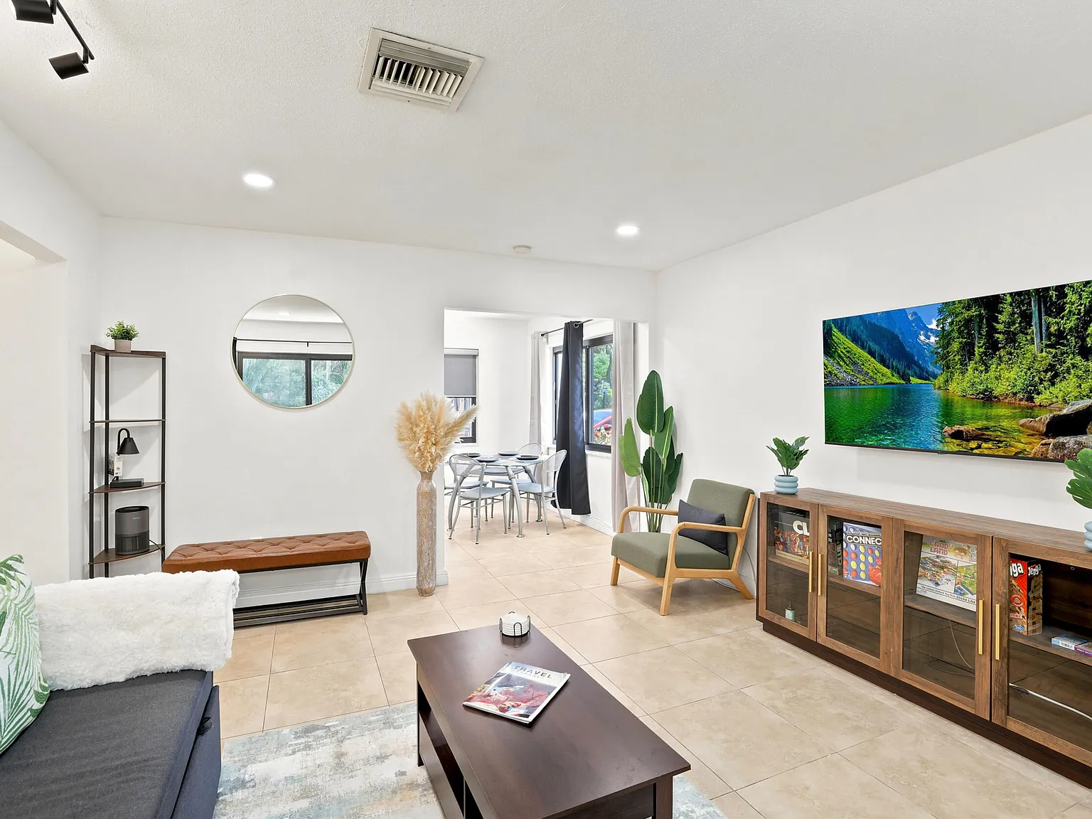 2 bed, 1.0 bath, 2089 sqft, $2,350 — Photo 3