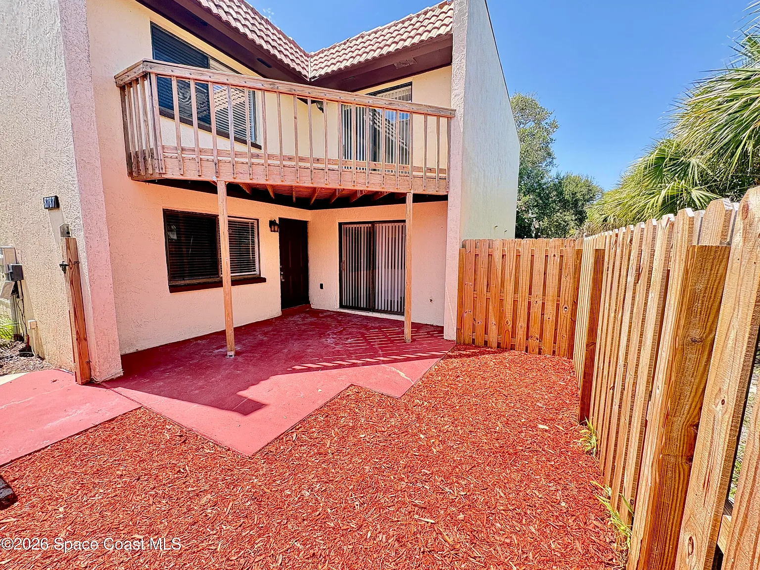 2 bed, 1.5 bath, 1178 sqft, $2,100 — Photo 2