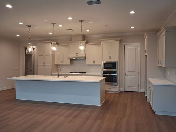 2nd image of 2739 Hickory Ln