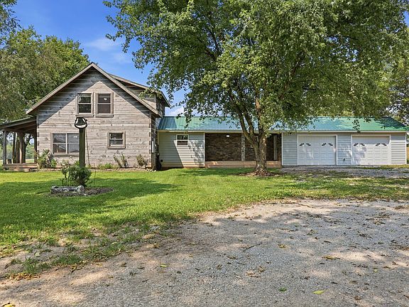 2nd image of 2590 Peacock Rd