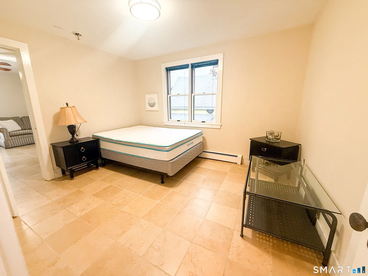 1 bed, 1.0 bath, 3379 sqft, $1,295 — Photo 4