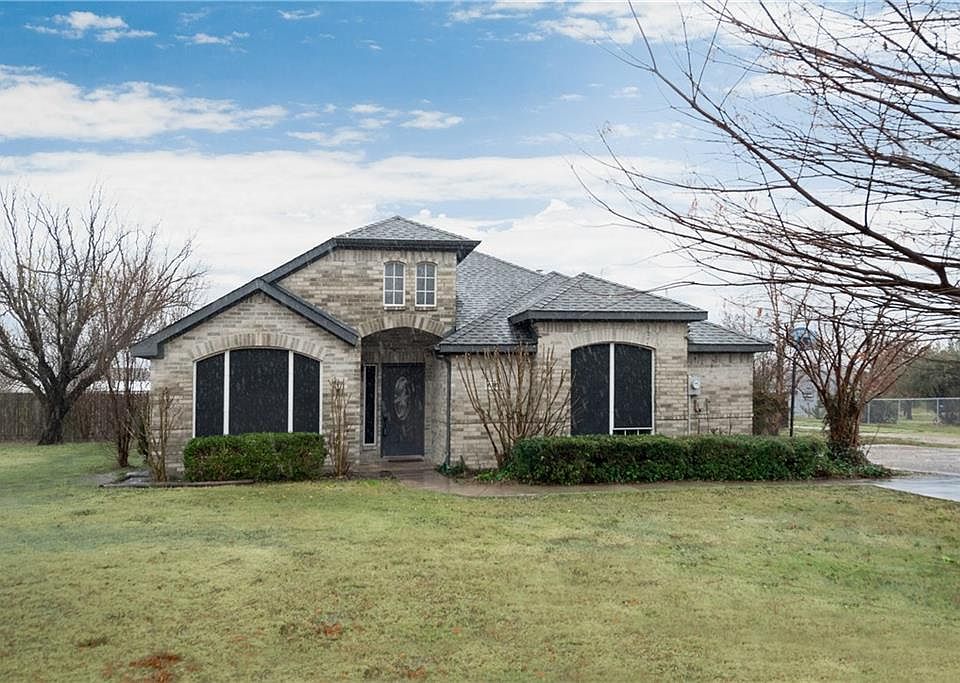 1st image of 635 Meadow Dr