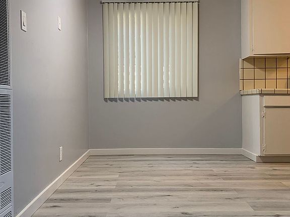 4th image of 931-935 Ravenscourt Ave #931-2