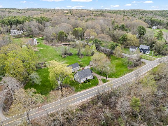 2nd image of 387 Cider Hill Road