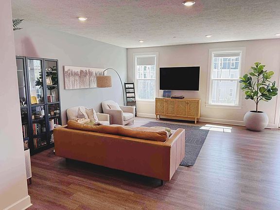 3rd image of 300 Spruce Ln N
